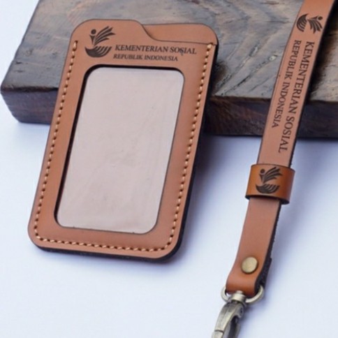 

name tag kulit id card holder kulit asli costem nama dan logo
