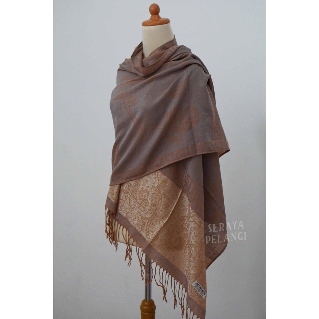 Pashmina Cashmere Metalik 04 Motif Keong/Bunga | Selendang | Scarf | Syal | Shawl | Pasmina Kashmir | Souvenir | Hadiah Ulang Tahun | Birthday Gift | Aksesoris Fashion Wanita | Premium Import Quality | Luxury Scarf | Grosir Murah