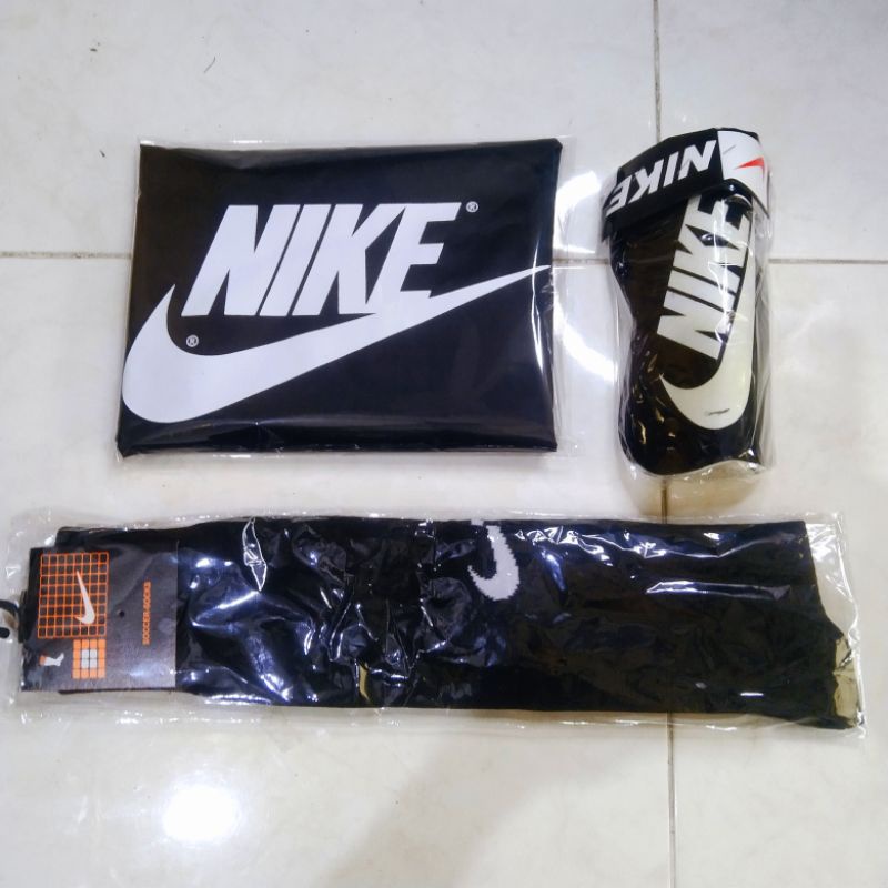 Paket 3 Lengkap Olahraga Futsal Dan Sepak Bola ( tas serut, kaos kaki, deker) Bisa COD Dan Gratis Ongkir