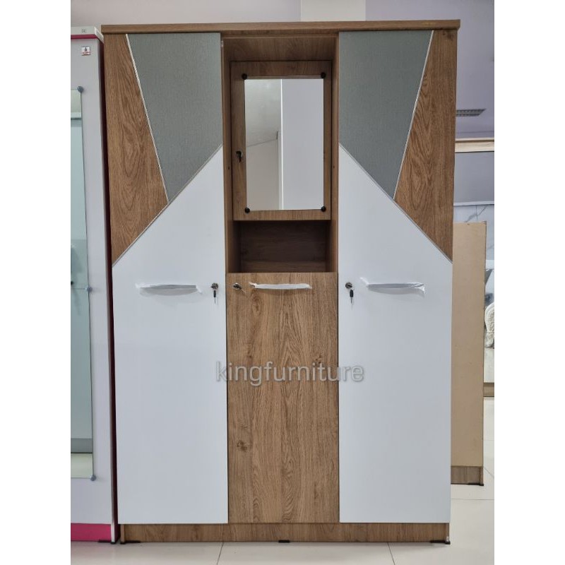 Lemari 3 pintu kaca minimalis