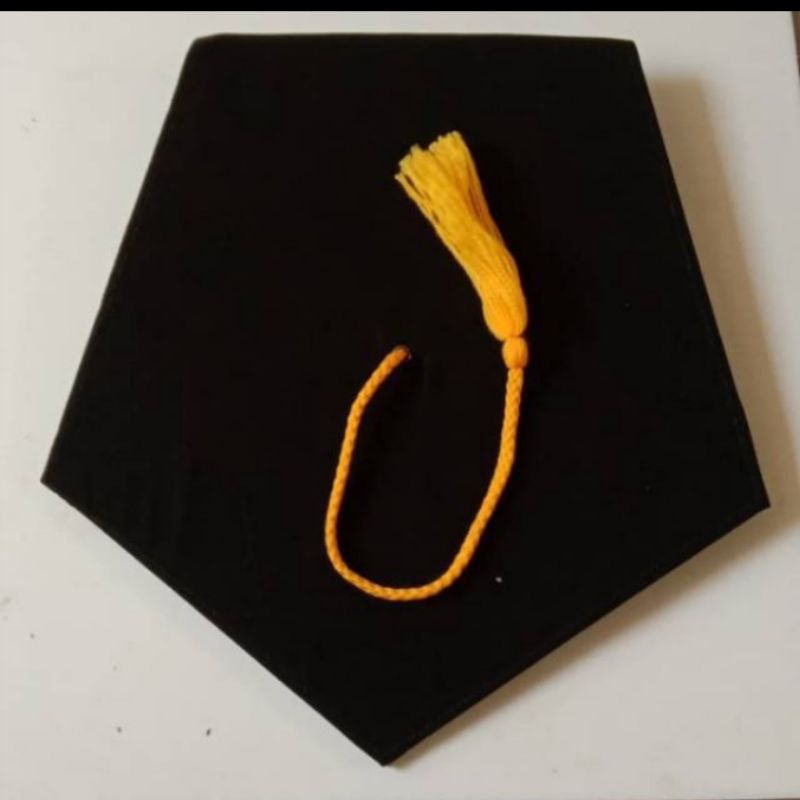 Toga Wisuda / Topi Wisuda Kuncir Kuning