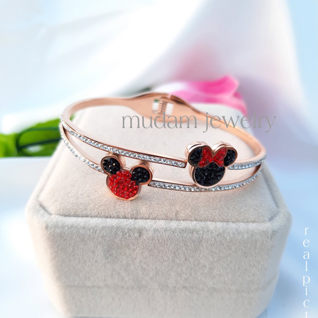 Gelang Bangle Titanium Minnie dan Mickey Merah Dengan Taburan Kristal Artifisial