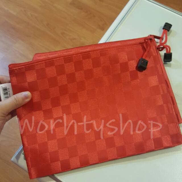 

Tempat pensil / pouch pensil