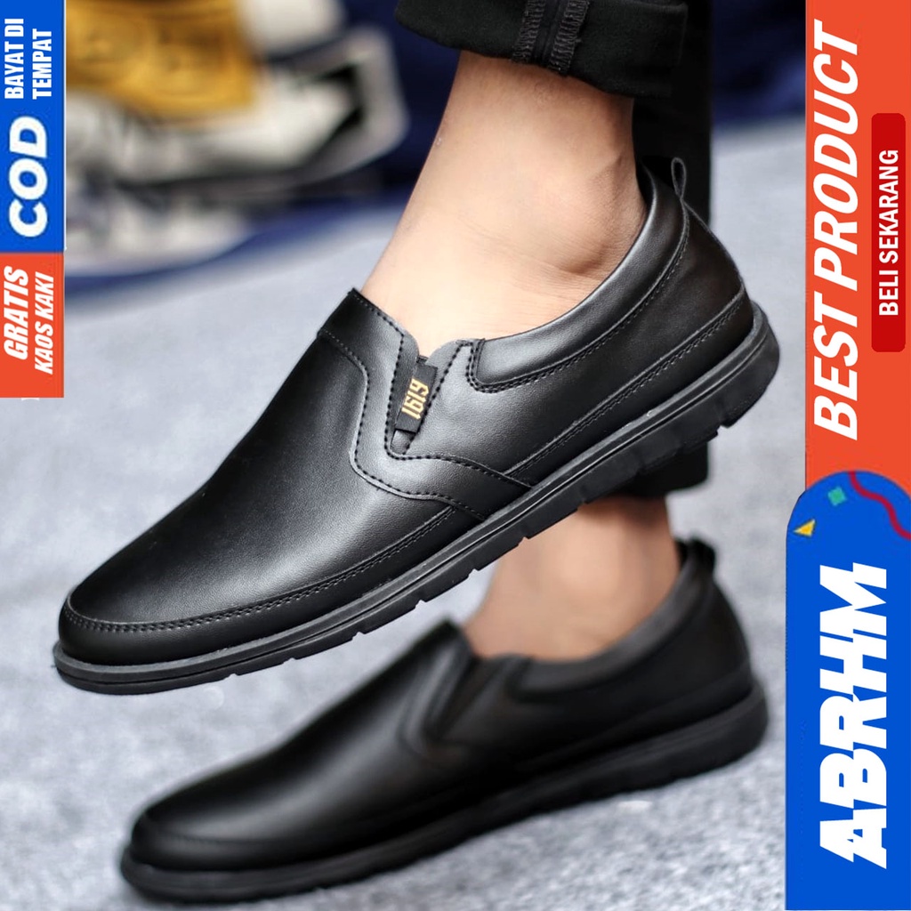 Sepatu Slip on Pria Santai Casual Formal Kulit Syntetic Kerja Kantor Kuliah Kondangan Hitam Keren Terbaru