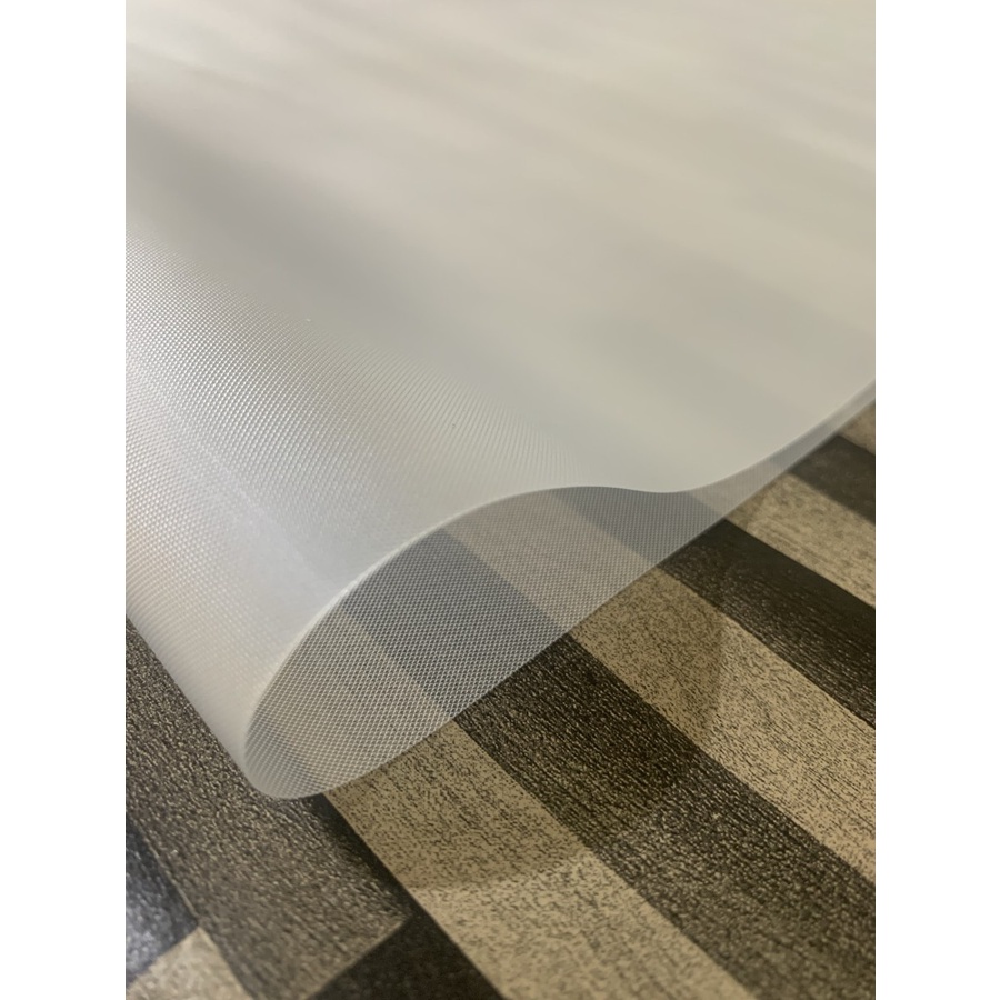 

YU MIKA LEMAS TAPLAK MEJA DOFF TEBAL 0.30 MM LEBAR 137 CM