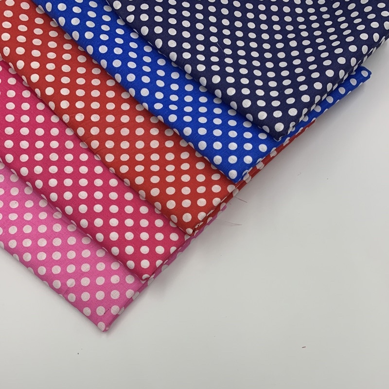 Kain motif polkadot besar poly