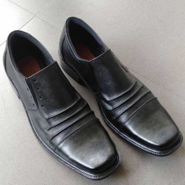 Sepatu kulit asli pria