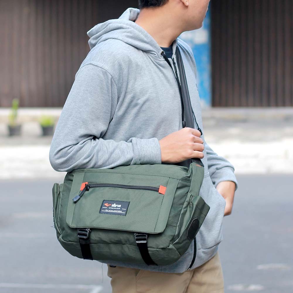 Tas Selempang Sling Bag Besar Tas Messenger Sekolah Selempang Pria