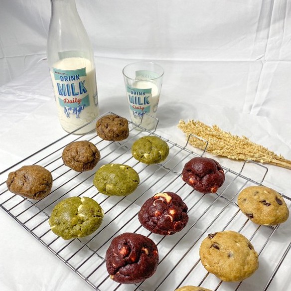 

box of 4 MIX cookies (original, red velvet, matcha & coffee)