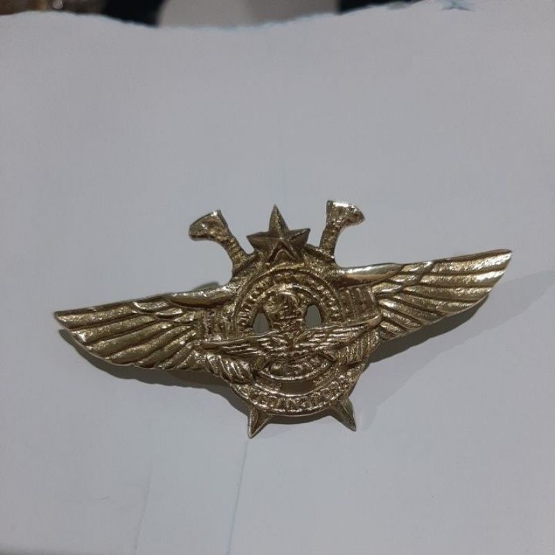 wing pedang pora medan braso pin