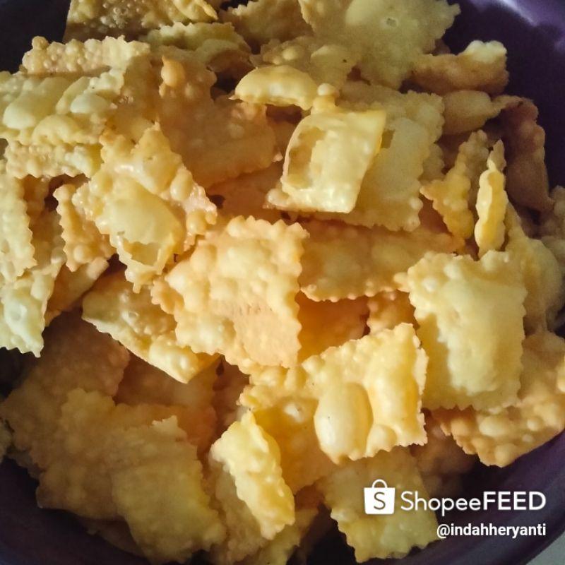 

keripik bawang /keripik pangsit