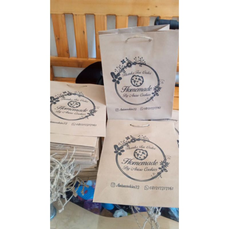 

Paperbag ukuran 20*12*25 (Souvenir, snack, minuman &produk anda)