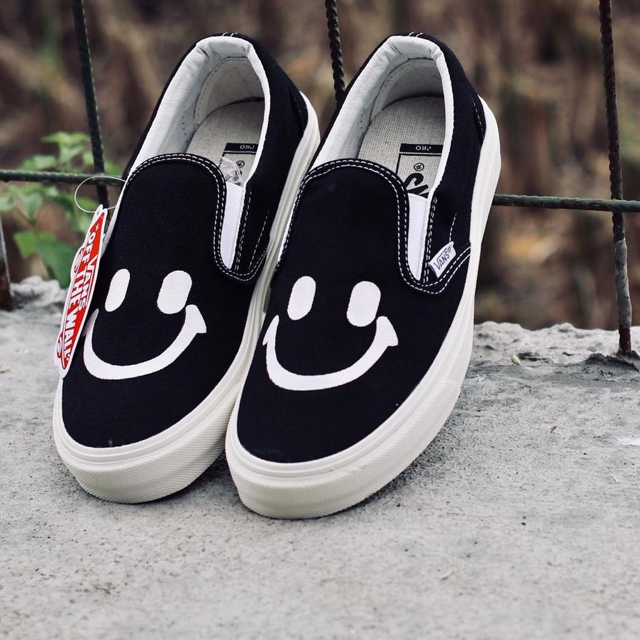 EF4Z,  .Sepatu Vans Slip on OG SMILE Black white Premium BNiB Made in China|,.,