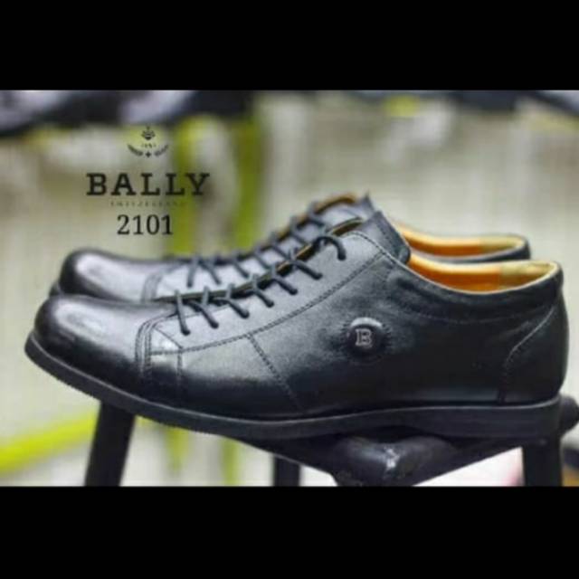 Sepatu pantofel Bally