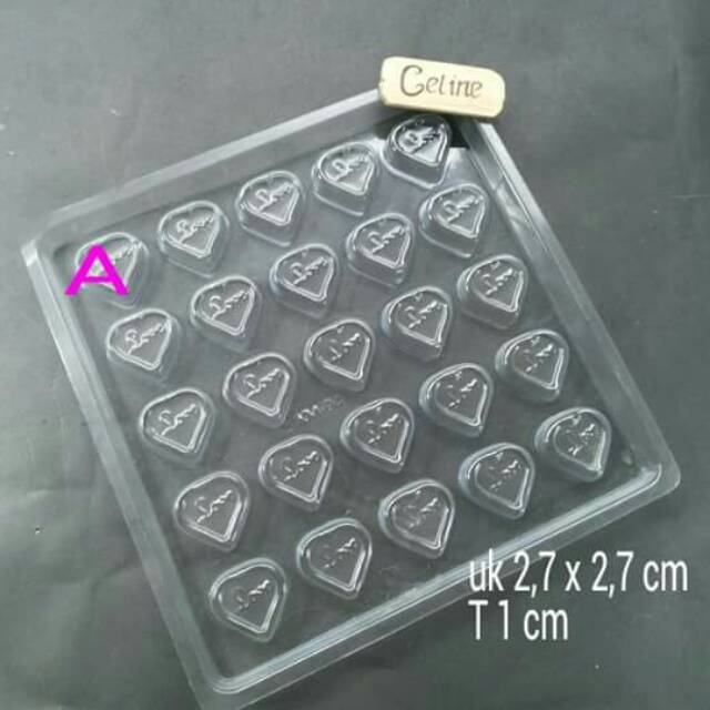 Cetakan coklat hati tulisan love / mika coklat