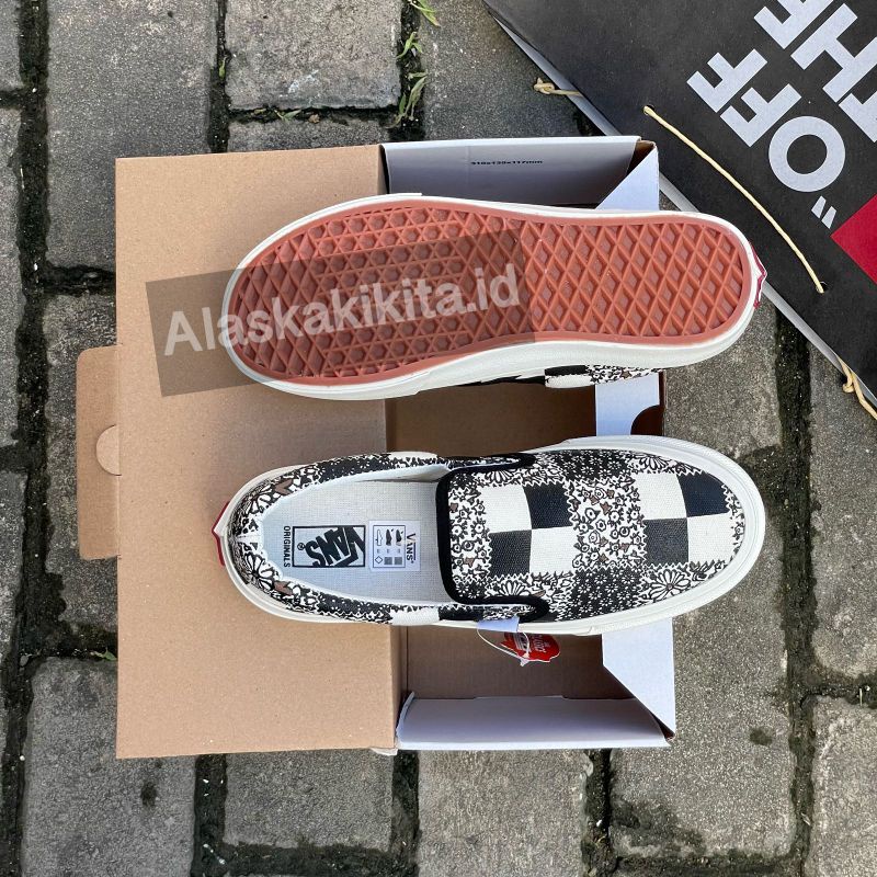 SEPATU IMPORT QUALITY /VANS SLIP ON TERBARU FREE KAOS KAKI