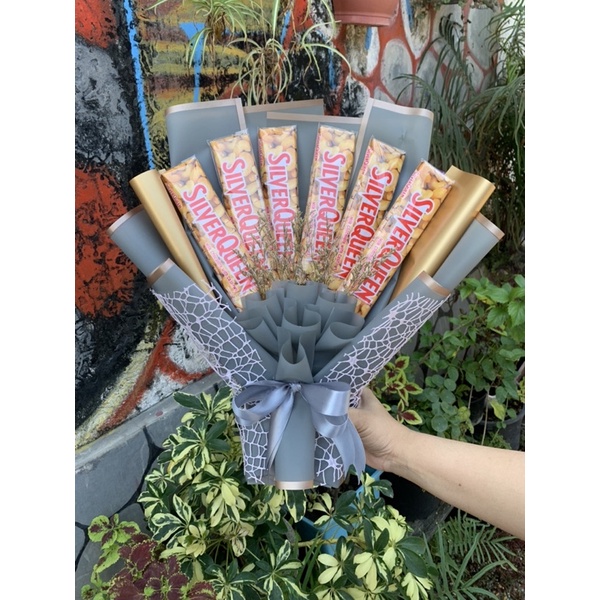 

BUCKET COKlAT SIlVERQUEEN / buket coklat murah / buket coklat bisa request hadiah ultah wisuda anniversary valentine
