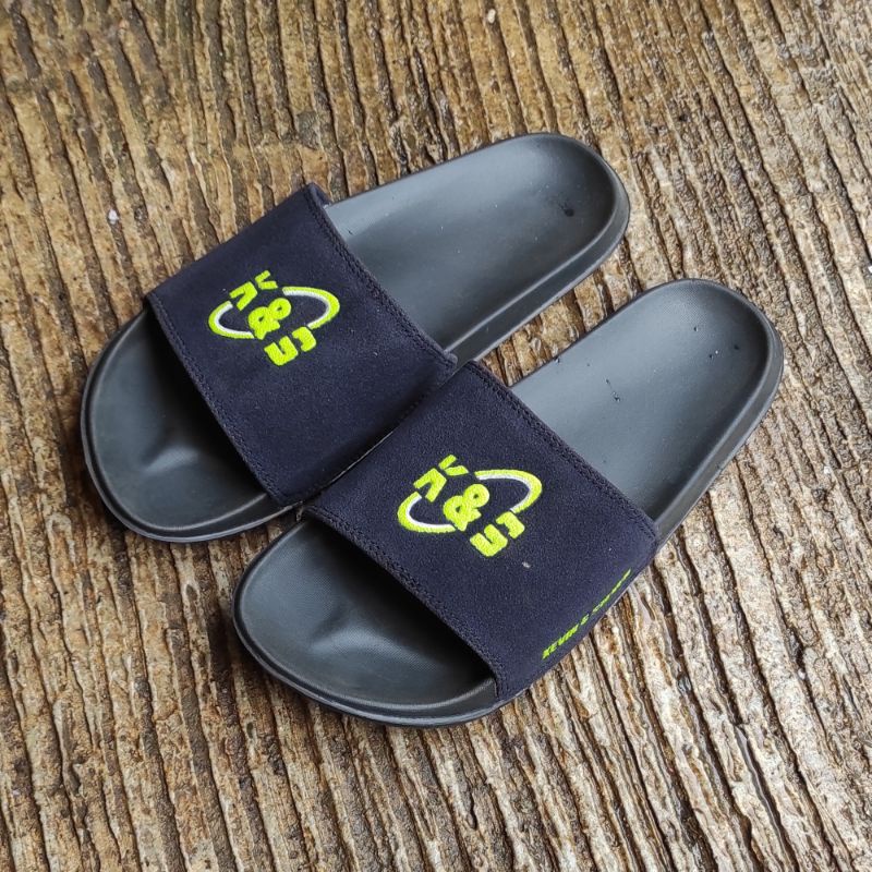 Sandal Slide Slip on Anti Licin Ringan Lentur Dan Kuat