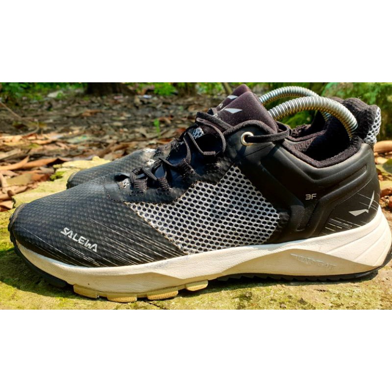 sepatu second salewa minus