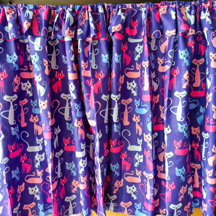 Gorden kolong dapur wastafel motif kucing biru