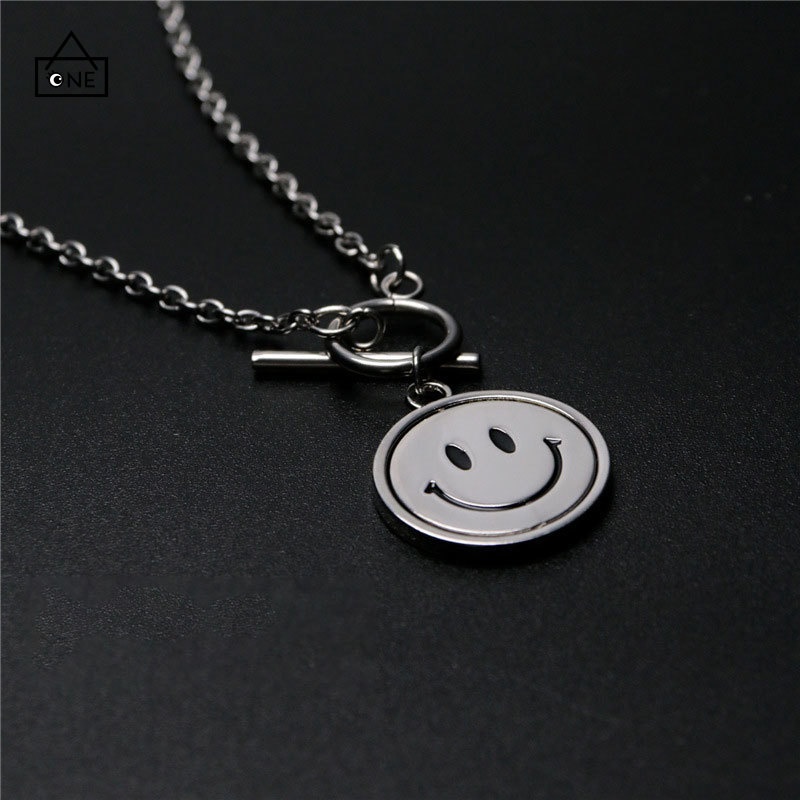 COD❤Kalung Liontin Unisex Wajah Smiley Aksesoris Perhiasan Fashion Rotasi Punk Buckle A one