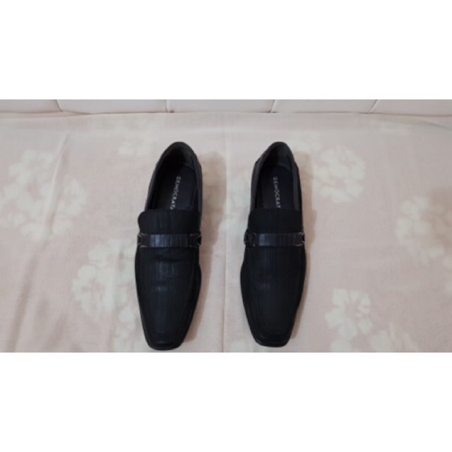 SEPATU PRIA DEMOCRATA