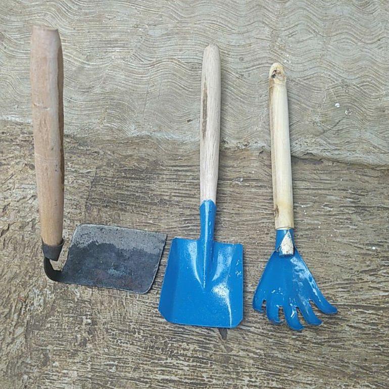 Paket Alat Kebersihan Kebun Sekop Garuk Kored