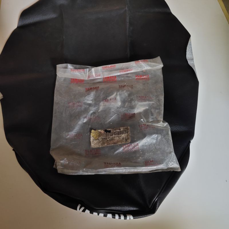 COVER DOUBLE SEAT KULIT JOK F1ZR Fiz R ORIGINAL NOS 4US-F470F-00-00