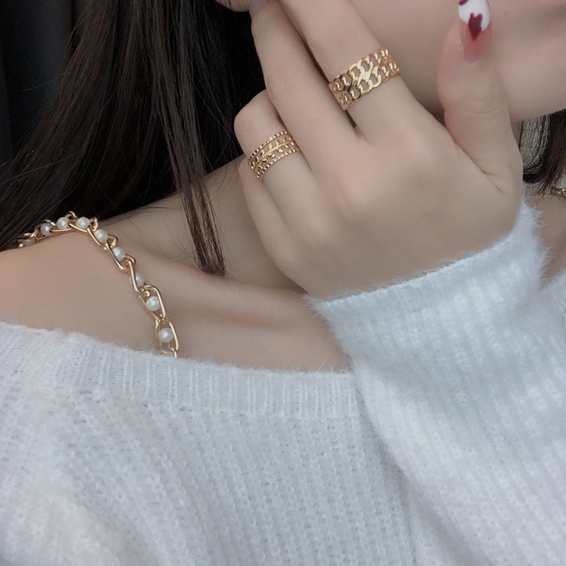 Cincin Model Terbuka Bahan Titanium Steel Desain Geometri Hollow Warna Gold Adjustable Untuk Wanita