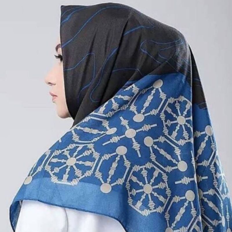 Ria Miranda Signature scarf