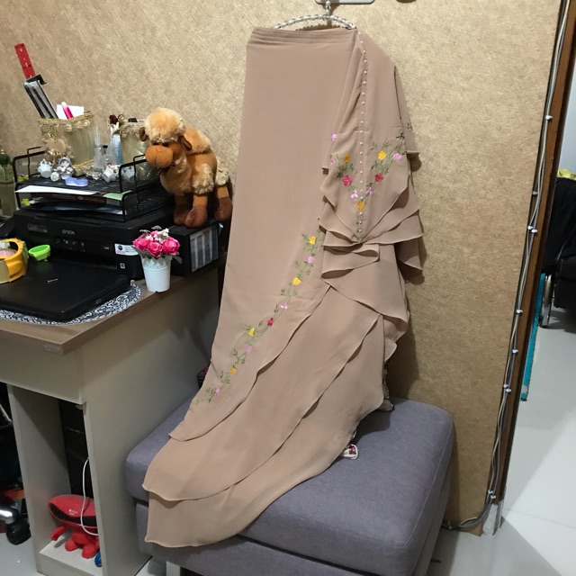 Preloved Khimar Branded Mutiara Hijab Jilbab Motif Polos Tingkat Layer Rampel Ceruti Syari Umrah