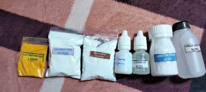 Bahan Kosmetik Pelembab Urea Liquid Hydroxyethyl Urea 50 Ml