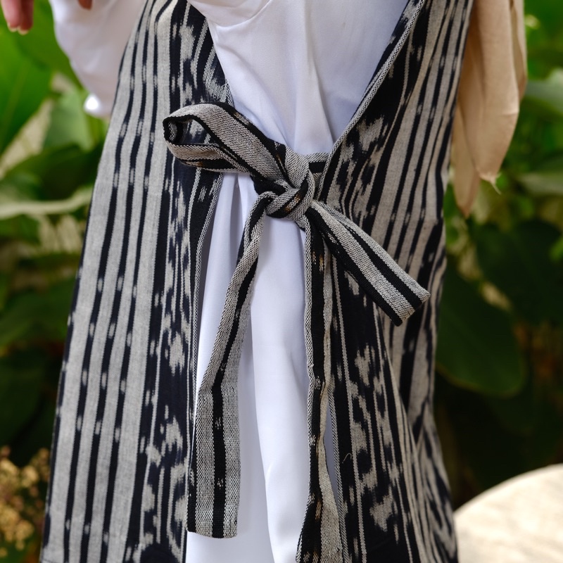 TORA VEST UNISEX ETNIK TENUN IKAT DAYAK KEISHAN.ID OUTER TENUN TORAJA  SONGKET CARDIGAN TROSO || OUTER TENUN || OUTER TENUN WANITA || OUTER TENUN SONGKET || OUTER TENUN UNISEX