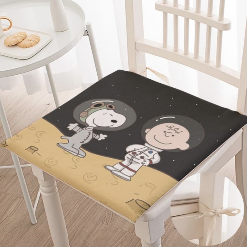 Bantal cushion kursi karakter snoopy