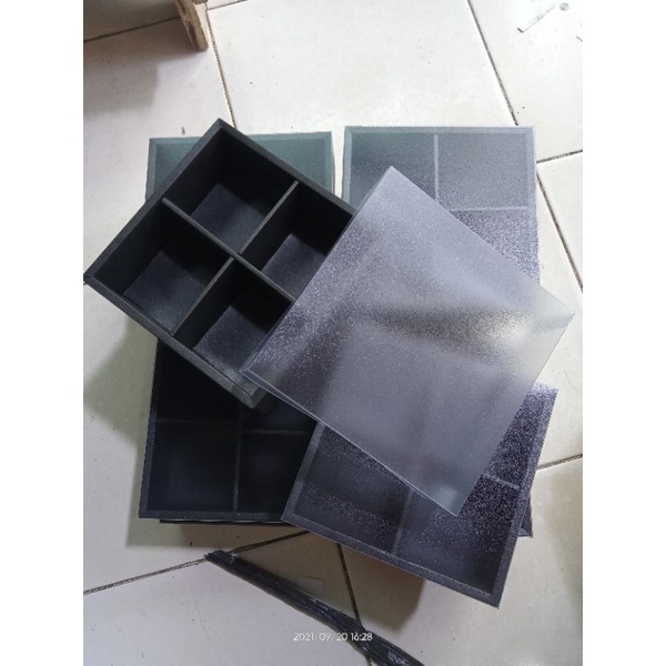 

box sekat 4 (6,5 cm persekat dan tinggi 4,5 cm)