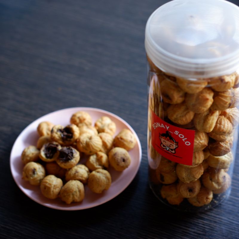 Bonay Sus Kering Isi Cokelat Kemasan 300gram Toples Soes Premium Renyah Halal Homemade