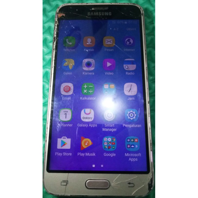 Samsung J3 2016 minus