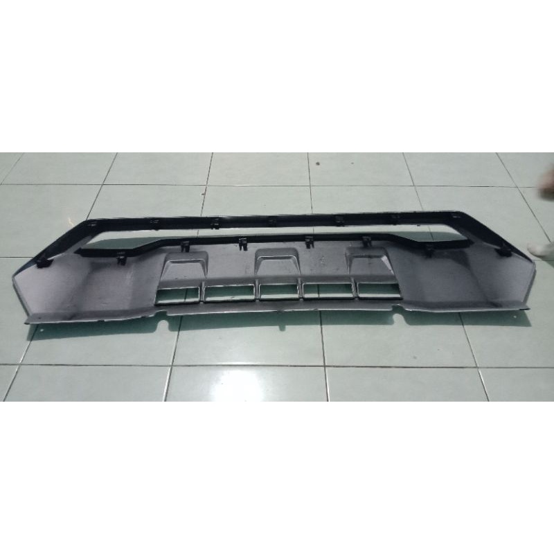 Garnish bumper depan pajero sport 2021
