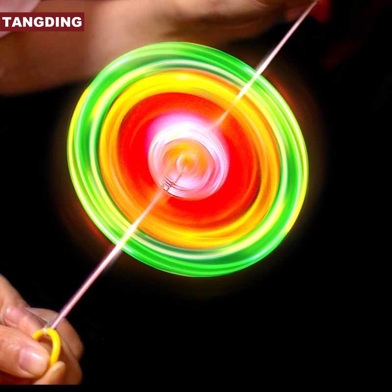 1 Pc Mainan Roda Terbang Dengan Led Warna Acak Gaya Klasik