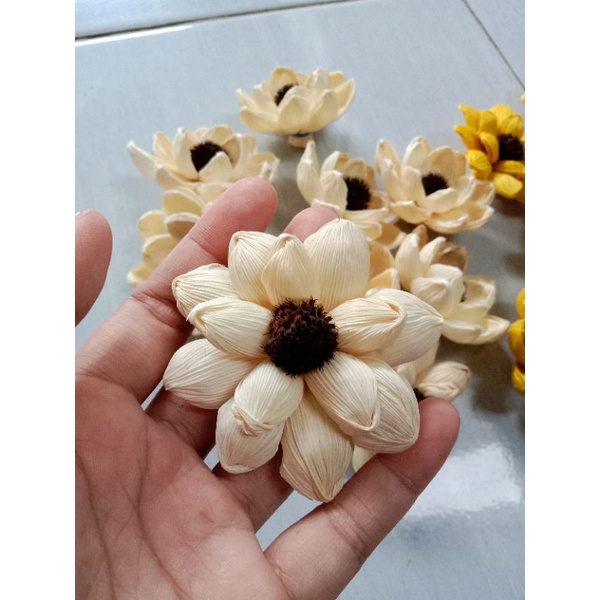 bunga klobot kulit jagung/ bunga klobot matahari/ bahan hiasan mahar/ bunga klobot matahari natural 