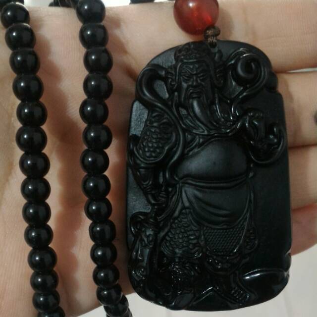 Liontin Kwan Kong Black Jade