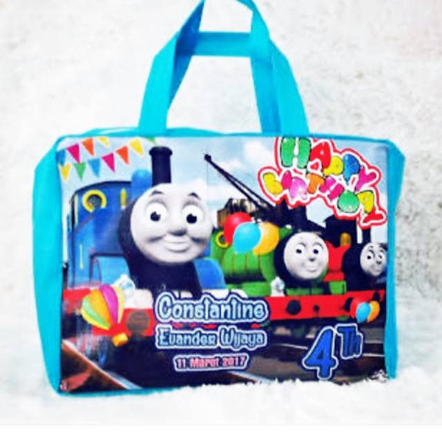 

Tas Ultah Resleting Jumbo 30x14x25 - Kualitas Bahan Tebal dan Bagus