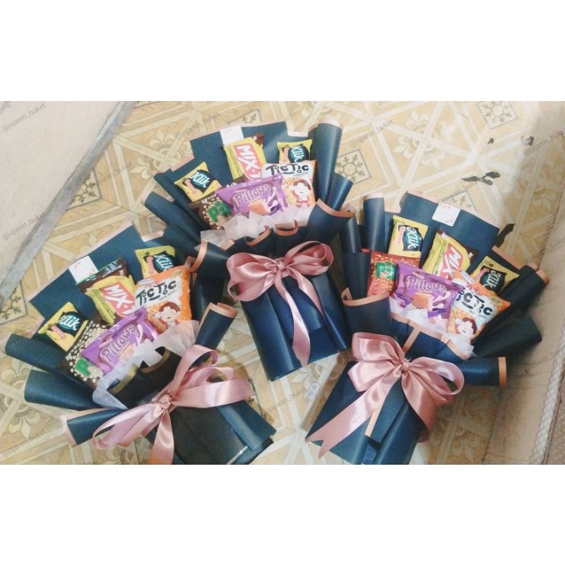 

Bucket Snack Kado Wisuda/Paket Ulangtahun Murah 1 Hari jadi