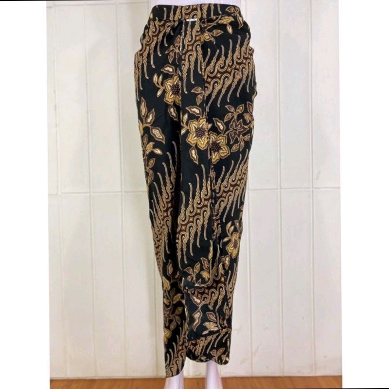 Rok lilit jadi / Rok jadi siap pakai / rok serut batik / bawahan kebaya / rok batik jadi / stelan kebaya / rok lilit by kanaya.butik /rok / bawahan