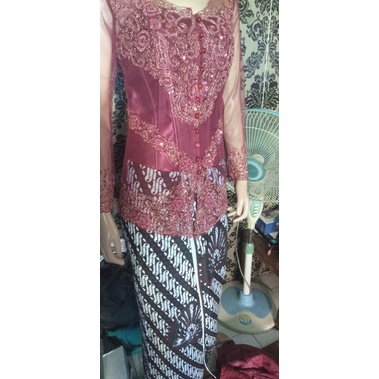 kebaya+jarik preloved merah marun full payet