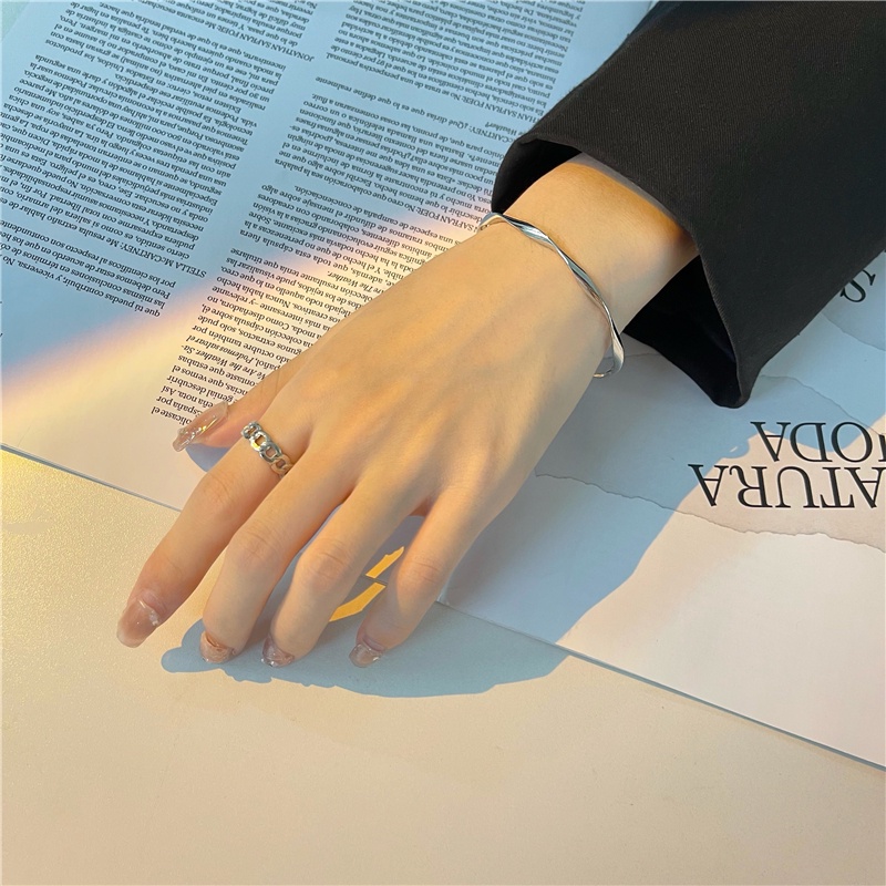 Gelang Cincin Gelombang Adjustable Gaya Minimalis