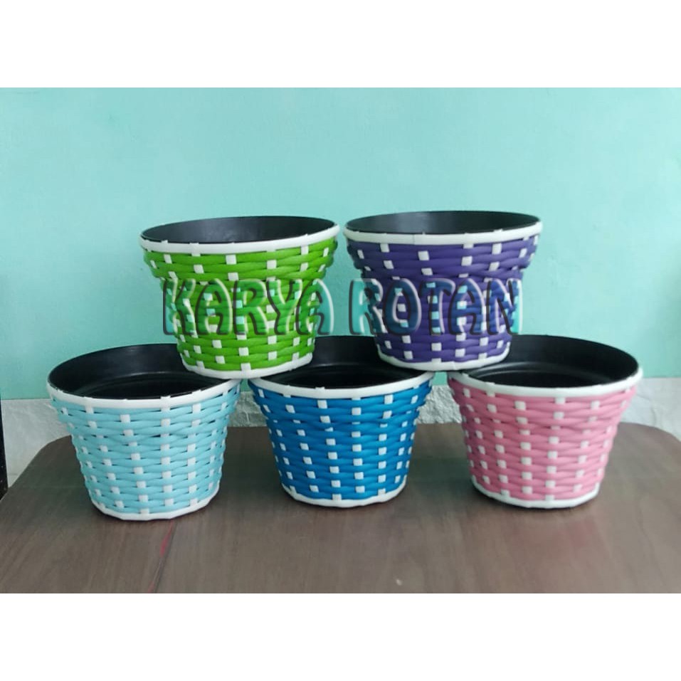 Pot Anyam Rotan Sintetis D17