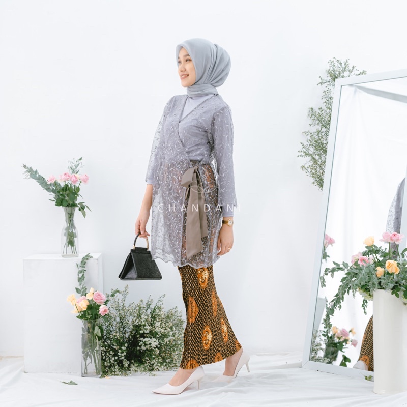 chandani.id• YUKIMO OUTER GREY - Outer Kebaya Tulle Premium Wisuda Lamaran Kondangan Bridesmaid Seragam. outer kondangan. kebaya wisuda. outer brokat. by chandani