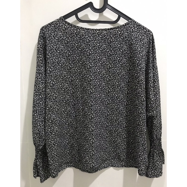 Uniqlo Blouse Floral Black Size L