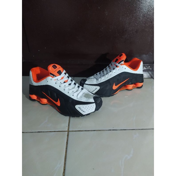 Sepatu nike shox R4 dutch orange